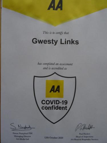 Un certificado, premio, letrero u otro documento en Gwesty Links