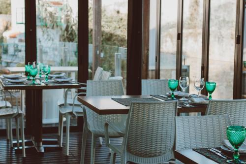 Um restaurante ou outro lugar para comer em Hotel Casa da Nora