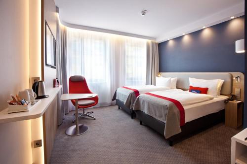 Llit o llits en una habitació de Holiday Inn Express - Darmstadt by IHG