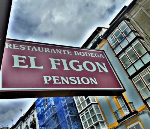 桑坦德Pension El Figon的建筑上一张埃尔弗格森养老金的标志