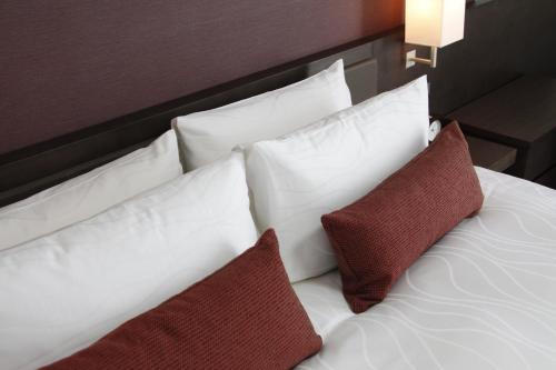 Una cama o camas en una habitación de Richmond Hotel Fukuyama Ekimae