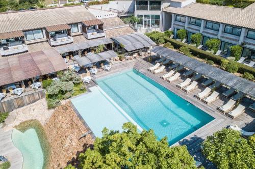 The swimming pool at or close to Hôtel Le Roi Théodore & Spa