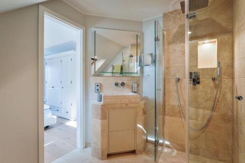 Bathroom sa Haus-Blum-schoene-Ferienwohnung-in-absolut-ruhiger-Lage-in-Westerland