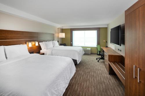 Lova arba lovos apgyvendinimo įstaigoje Holiday Inn Express & Suites Halifax Airport, an IHG Hotel