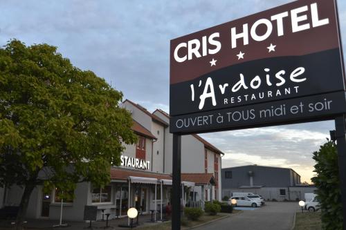 Um certificado, prémio, placa ou documento mostrado em Logis Cris Hôtel, Lyon Est