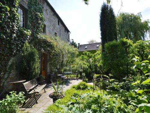 Enchanting Cottage with Terrace Garden tesisinin dışında bir bahçe