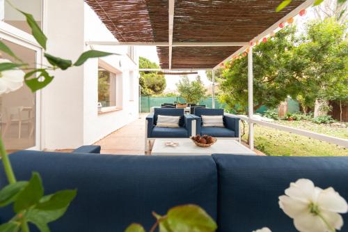 Seating area sa Casa con gran jardín cerca de la playa - BAIX 5 personas