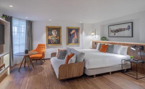 Tempat tidur dalam kamar di The Level at Melia White House