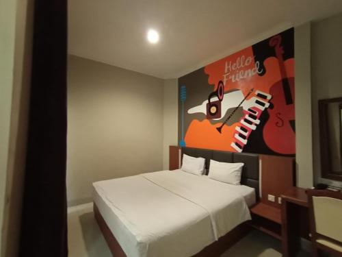 Cama ou camas em um quarto em Votel Viure Hotel Jogjakarta