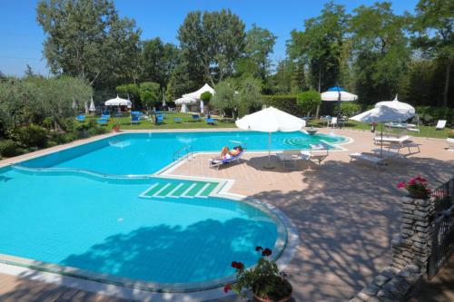 A piscina localizada em Villa Rossana ou nos arredores