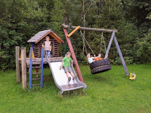 Rotaļu zona bērniem naktsmītnē Andrebauernhof - Biohof - Chiemgau Karte