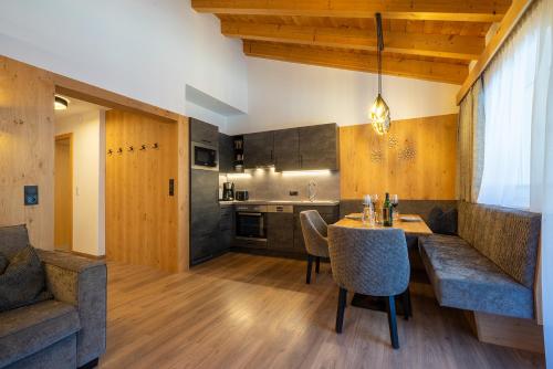 A kitchen or kitchenette at MAXAlpin Appartements