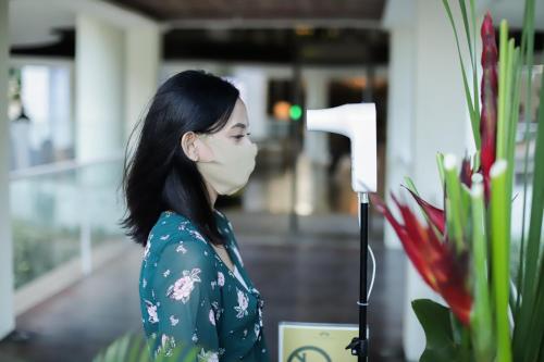 a woman standing next to a camera at Bali Paragon Resort Hotel in Jimbaran