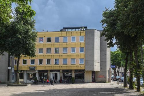 Gedung tempat apartemen berlokasi