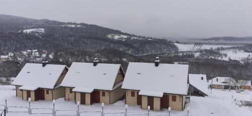 Osada Bóbrka nad Soliną under vintern