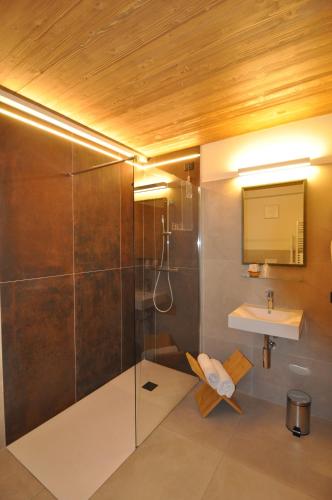 Bathroom sa Albergo Alpino