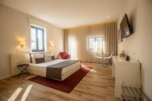 A bed or beds in a room at MyStay Matosinhos Centro