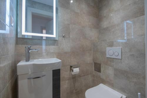 Un baño de Apartments Radeljić