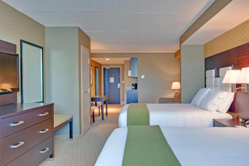 Легло или легла в стая в Holiday Inn Express & Suites Ottawa West - Nepean, an IHG Hotel