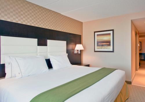 Легло или легла в стая в Holiday Inn Express & Suites Ottawa West - Nepean, an IHG Hotel