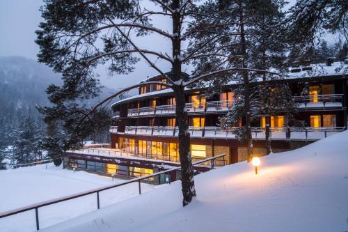 Hotel SPA Dr Irena Eris Krynica Zdrój kapag winter