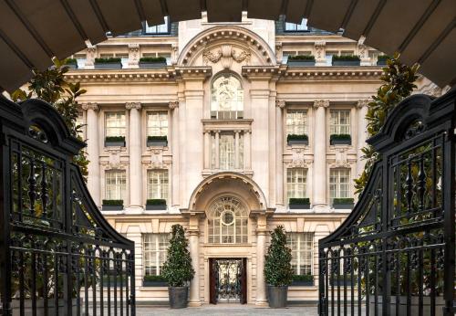 Pročelje oz. vhod v nastanitev Rosewood London