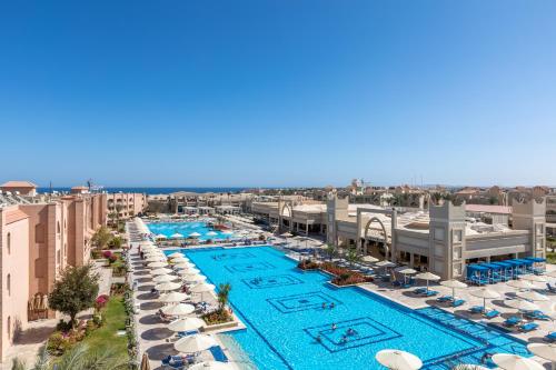 A piscina localizada em Pickalbatros Aqua Vista Resort - Hurghada ou nos arredores