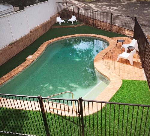 The swimming pool at or close to Sutherland Motel