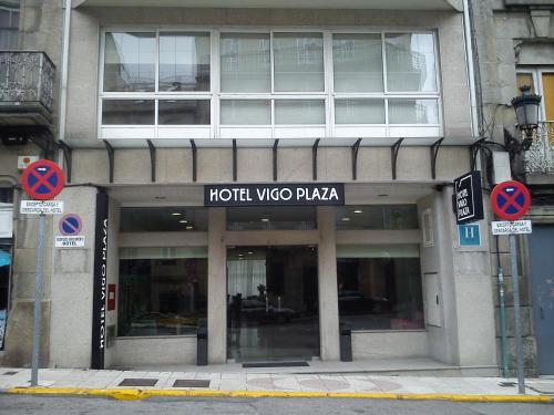 Tampak depan atau pintu masuk Hotel Vigo Plaza