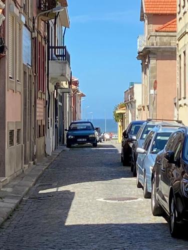 レサ・ダ・パルメイラにあるPorto.Leça - Studios and Apts (Apt E)の車道脇の道