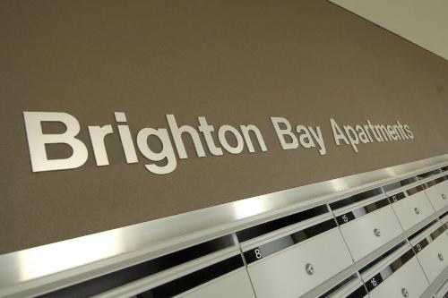 Brighton Bay Apartments tesisinde sergilenen bir sertifika, ödül, işaret veya başka bir belge