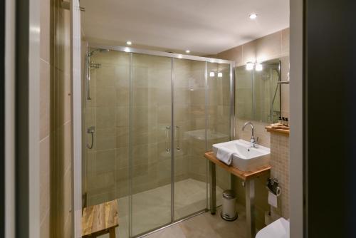 Hotel De Gravin tesisinde bir banyo