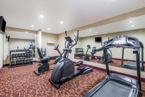 Fitness center at/o fitness facilities sa Super 8 by Wyndham Clovis