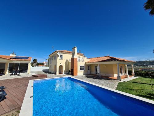 Piscina de la sau aproape de Casa da Encosta