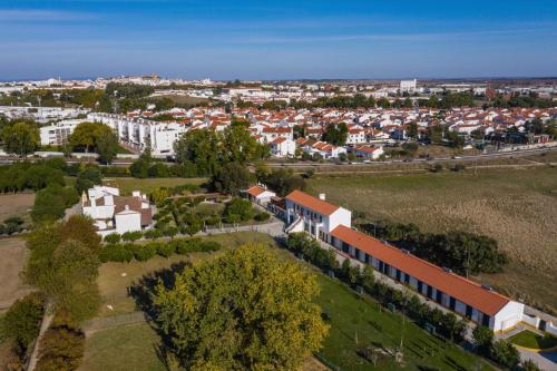 Skats uz naktsmītni QSF Agro Turismo Quinta da Sagrada Família no putna lidojuma