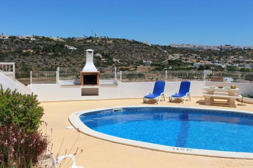 A piscina localizada em Villa Sunny ou nos arredores