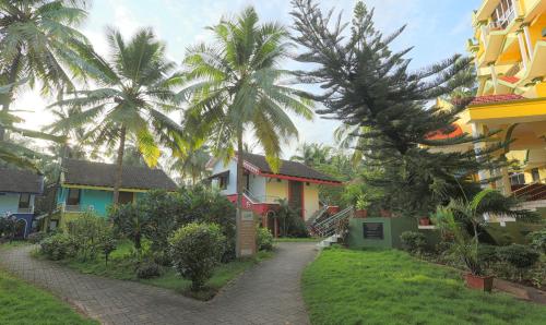 Kebun di luar Miramar Residency