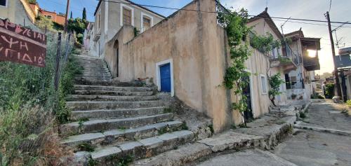 Gambar di galeri bagi Traditional Hillside Cottage di Gythio