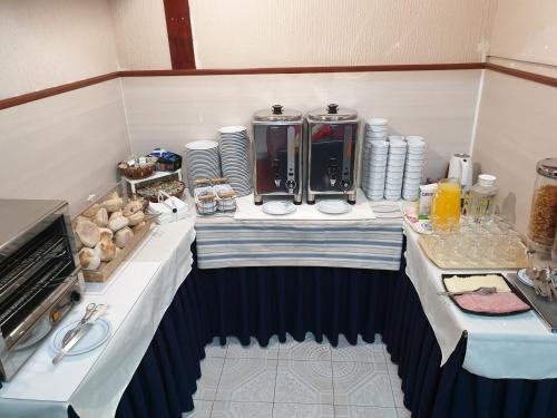 A kitchen or kitchenette at Hotel Palmeira