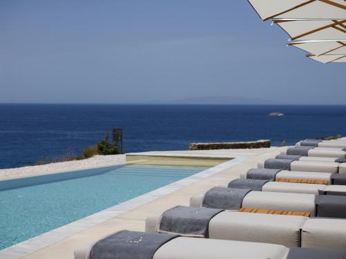 Hồ bơi trong/gần Domes White Coast Milos, Adults Only - Small Luxury Hotels of the World