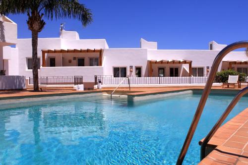 A piscina localizada em Real Agua Amarga Las Villas ou nos arredores