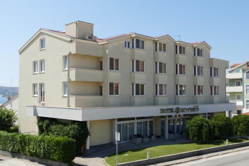 a large white building on the side of a street at Hotel Rotondo in Trogir