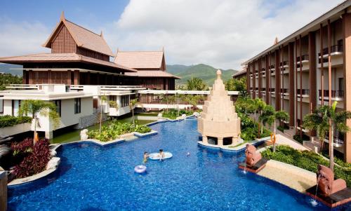 Peldbaseins naktsmītnē Pullman Sanya Yalong Bay Villas & Resort vai tās tuvumā