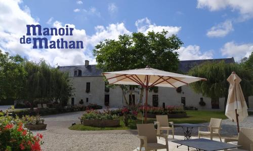 Vrt u objektu Hôtel Le Manoir De Mathan Crépon à la campagne 5 mn d'Arromanches et 10 mn de Bayeux