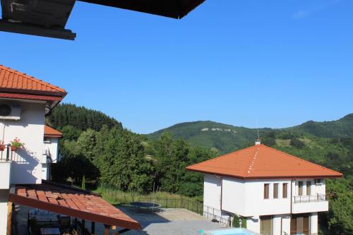 Ein allgemeiner Bergblick oder ein Berglick von der Villa aus