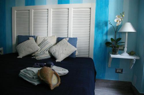 a bedroom with a bed with a shell on it at Serapo Bed and Breakfast in Gaeta