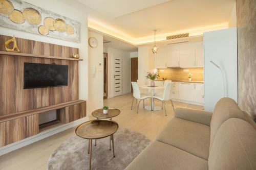 Spa Residence Carbona Hévíz - Relax, Sissi Apartmanok電視和／或娛樂中心