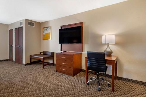 TV i/ili zabavni centar u objektu Comfort Suites Broomfield-Boulder-Interlocken