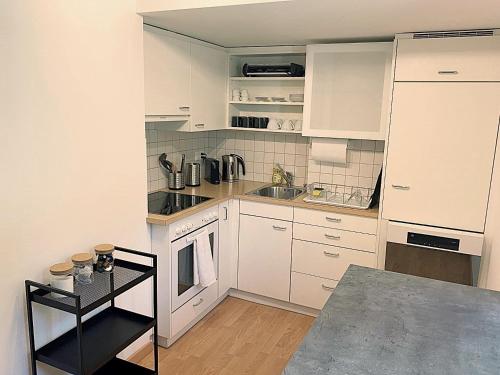 A kitchen or kitchenette at Seeblick an Luxusmeile 4P, 70m2 - Parkplatz, - S11-1