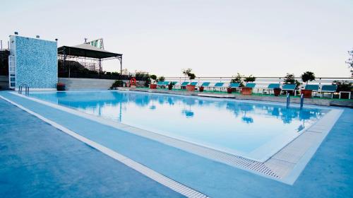 Swimmingpoolen hos eller tæt på Grand Hotel Ambasciatori Wellness & Spa